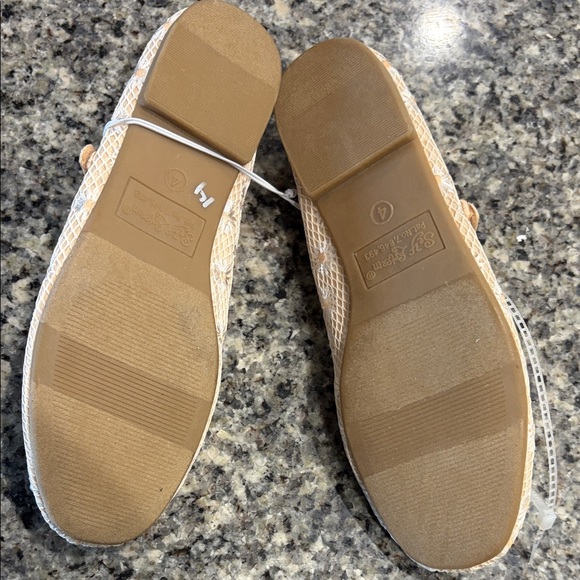 Self Esteem Cream and Gold Floral Kids Dress Shoes - Picture 3 of 3